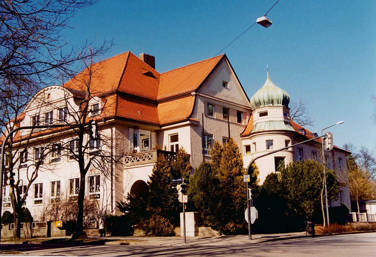 Kgl. Präparandenschule (später Holztechnikum), Prinzregentenstraße 62, 2000
